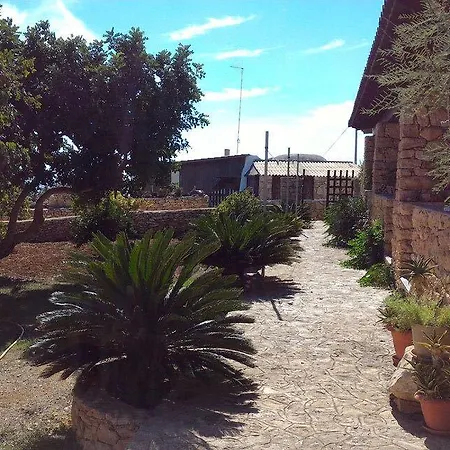 Dammusi Cala Galera * Lampedusa