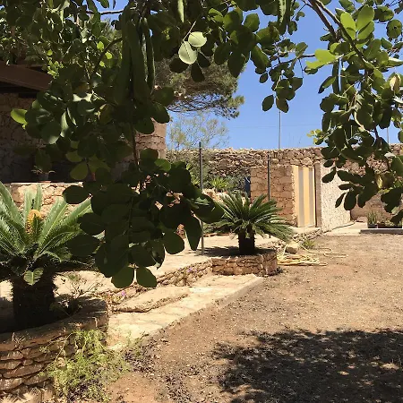Dammusi Cala Galera Lampedusa