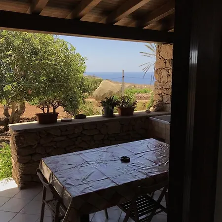 Dammusi Cala Galera * Lampedusa